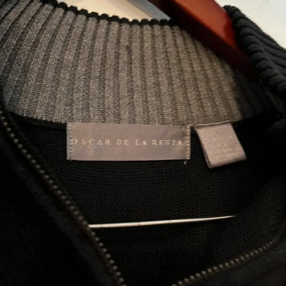 Oscar De La Renta Black‎ Argyle Sweater – Zipper Collar – Size Medium